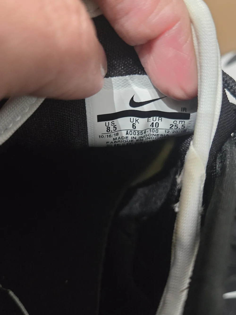 Nike Zoom Men’s Black & White Athletic Sneakers